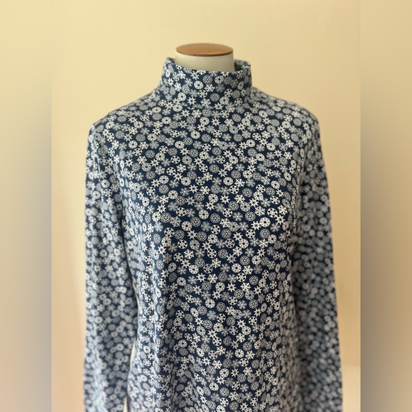 Lands End Snowflake Top L - Picture 3 of 3